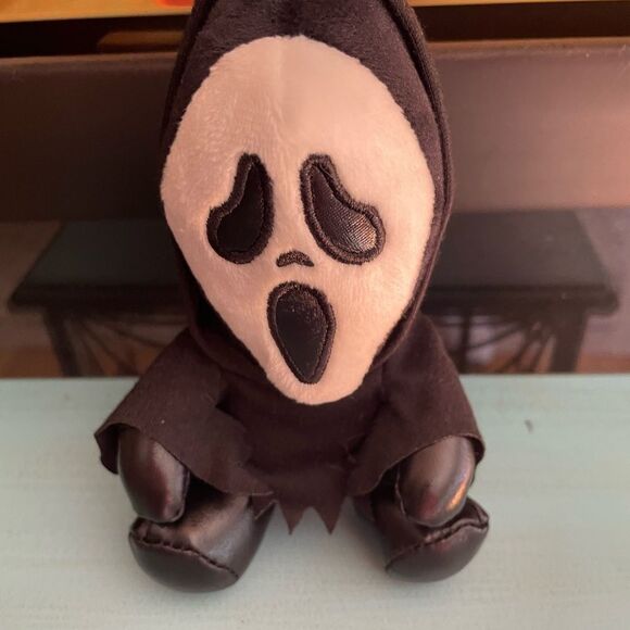 Kidrobot Scream Ghost Face Plush 6 inch Doll - Picture 2 of 12